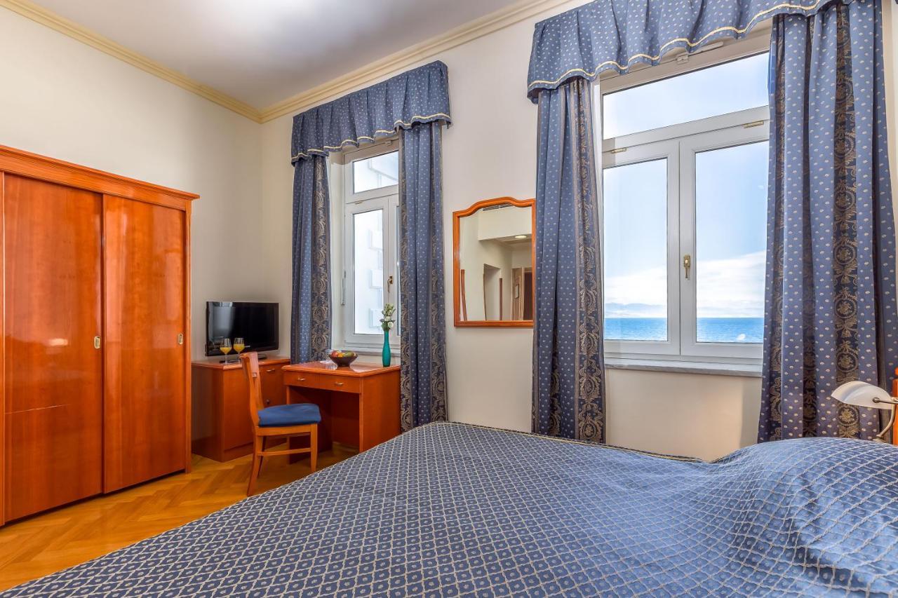 Galeb Hotel 3*