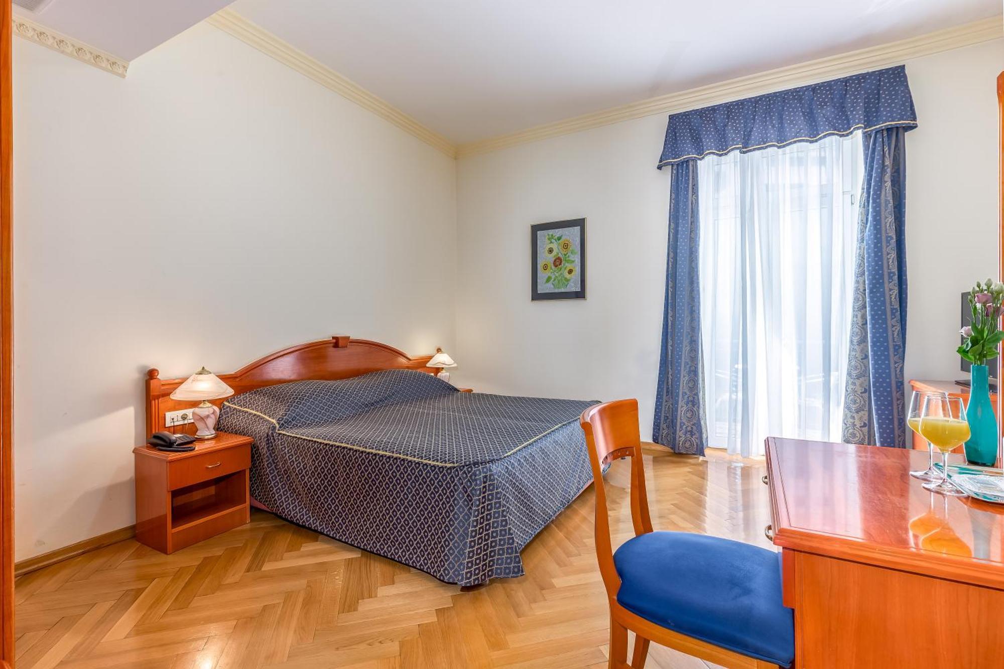 Galeb Hotel 3*